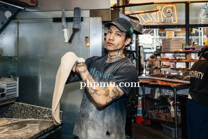 Keren! Tukang Pizza Ini Sukses Jadi Model di Paris Fashion Week